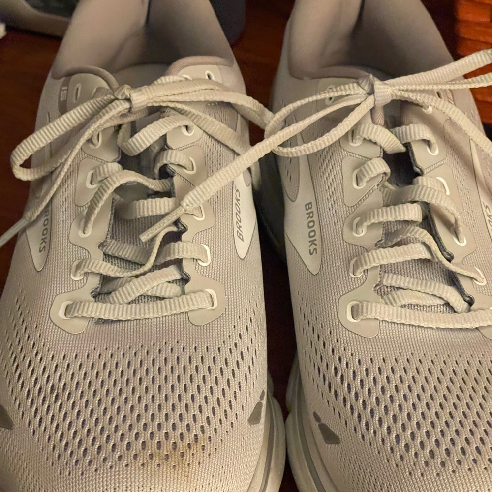 Ladies athletic shoes